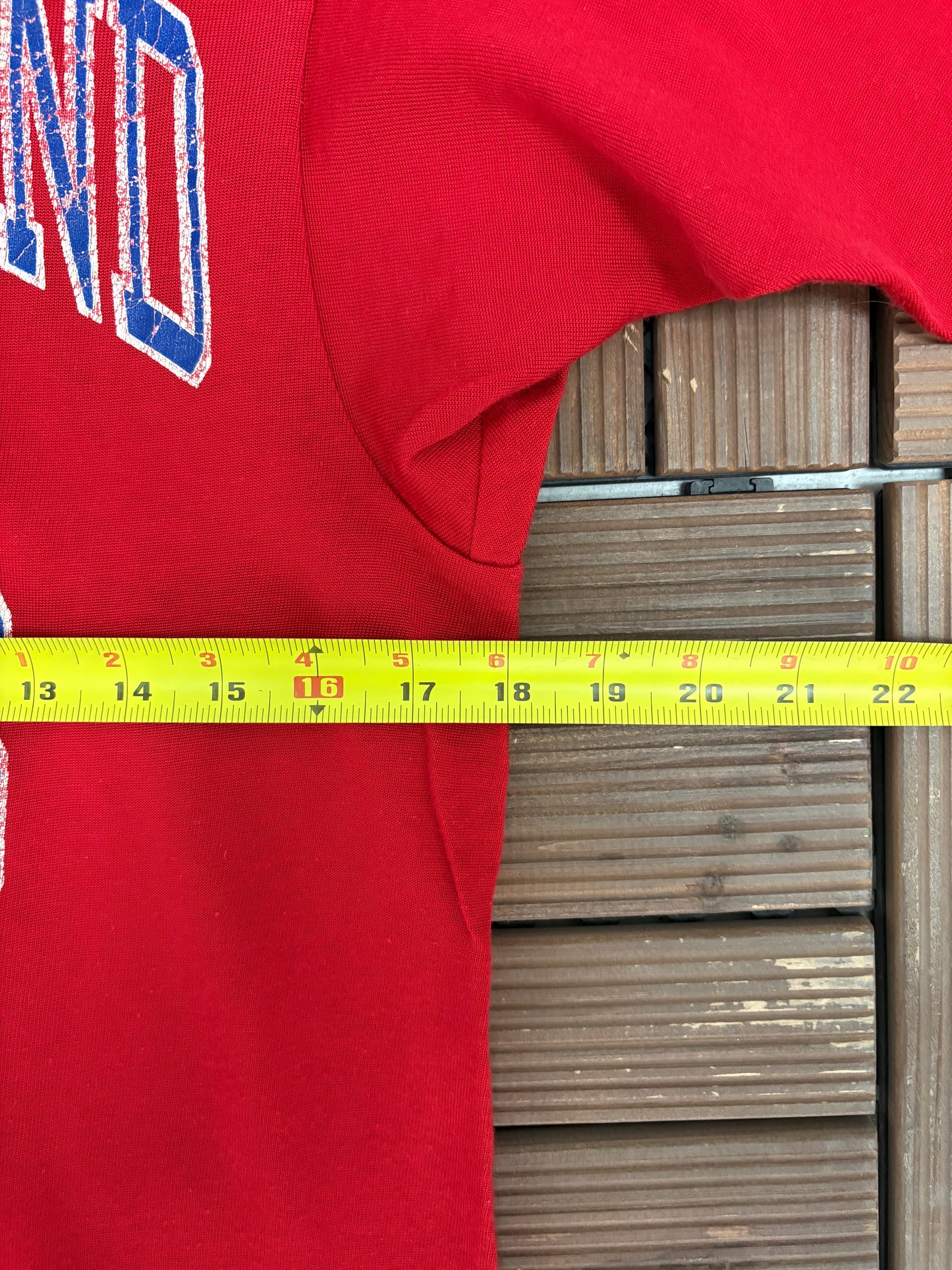 New England Patriots Graphic Tee | Size Medium | Vintage 1990s NFL Football Red T-Shirt |
