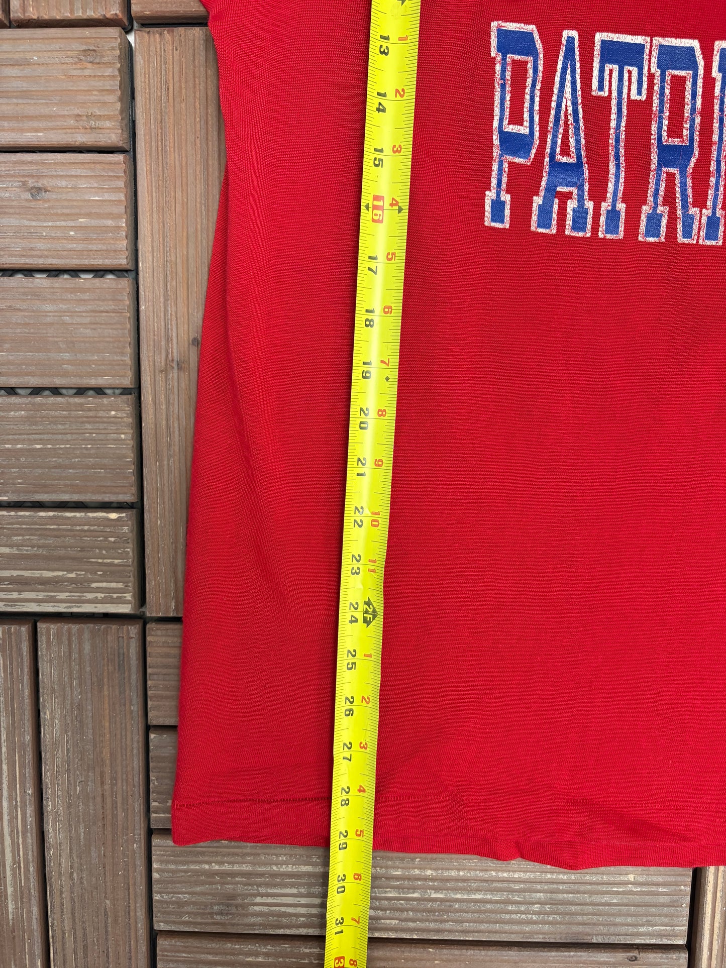 New England Patriots Graphic Tee | Size Medium | Vintage 1990s NFL Football Red T-Shirt |