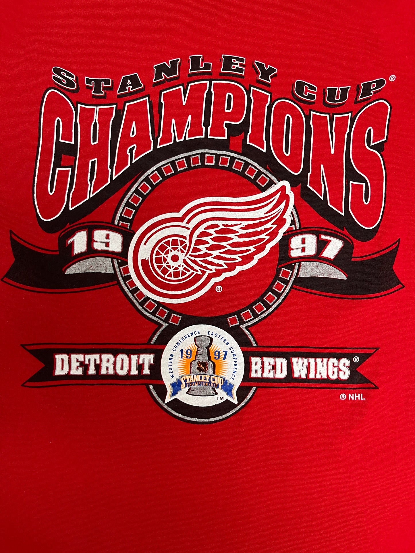 Detroit Red Wings Stanley Cup Champions 1997 Graphic Tee | Size Medium | Vintage 1990s NHL Hockey Red T-Shirt |