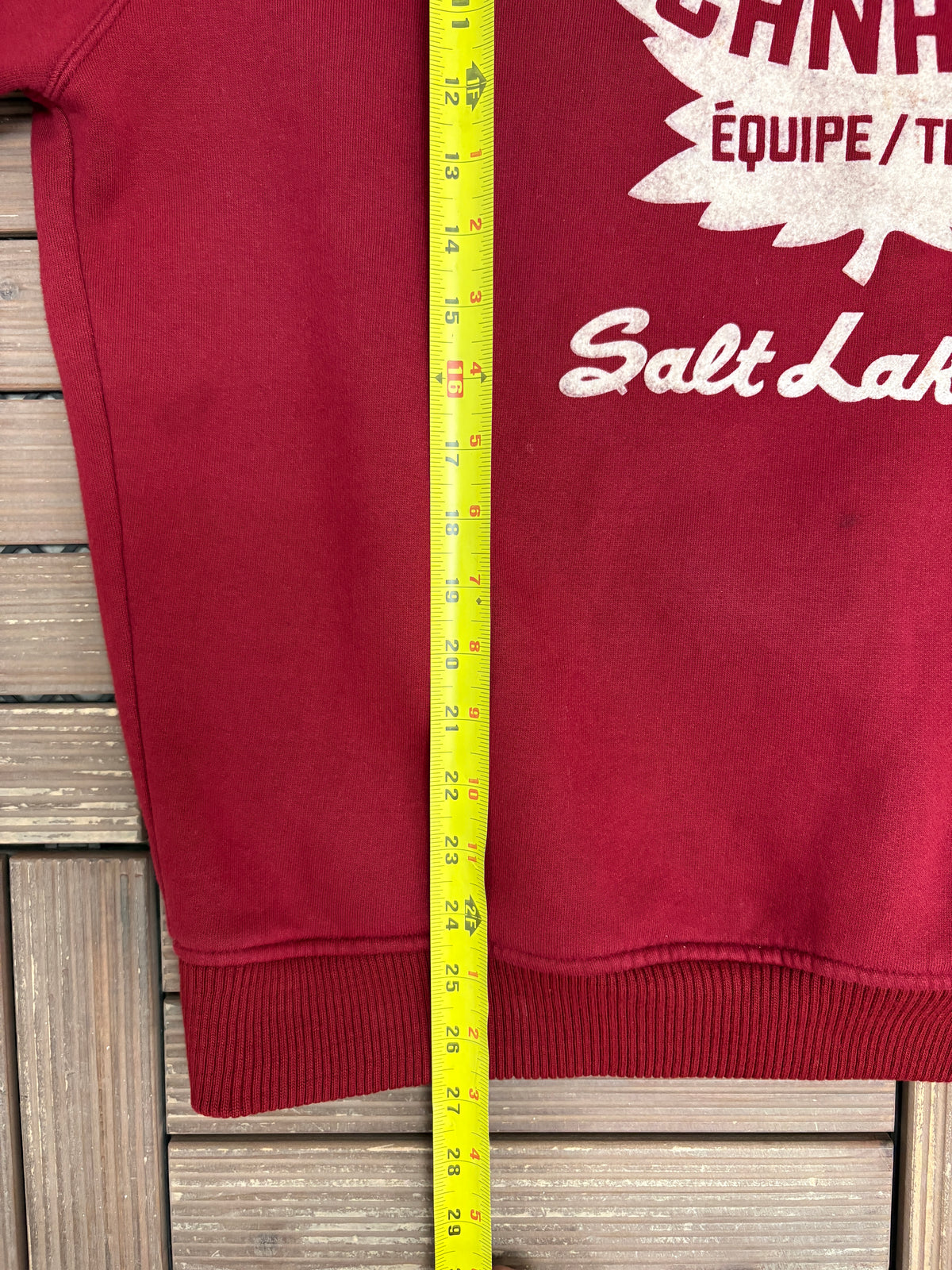 Team Canada 2002 Salt Lake City Olympics Graphic Crewneck | Size Large | Vintage 2000s Promotional Red Sweater |