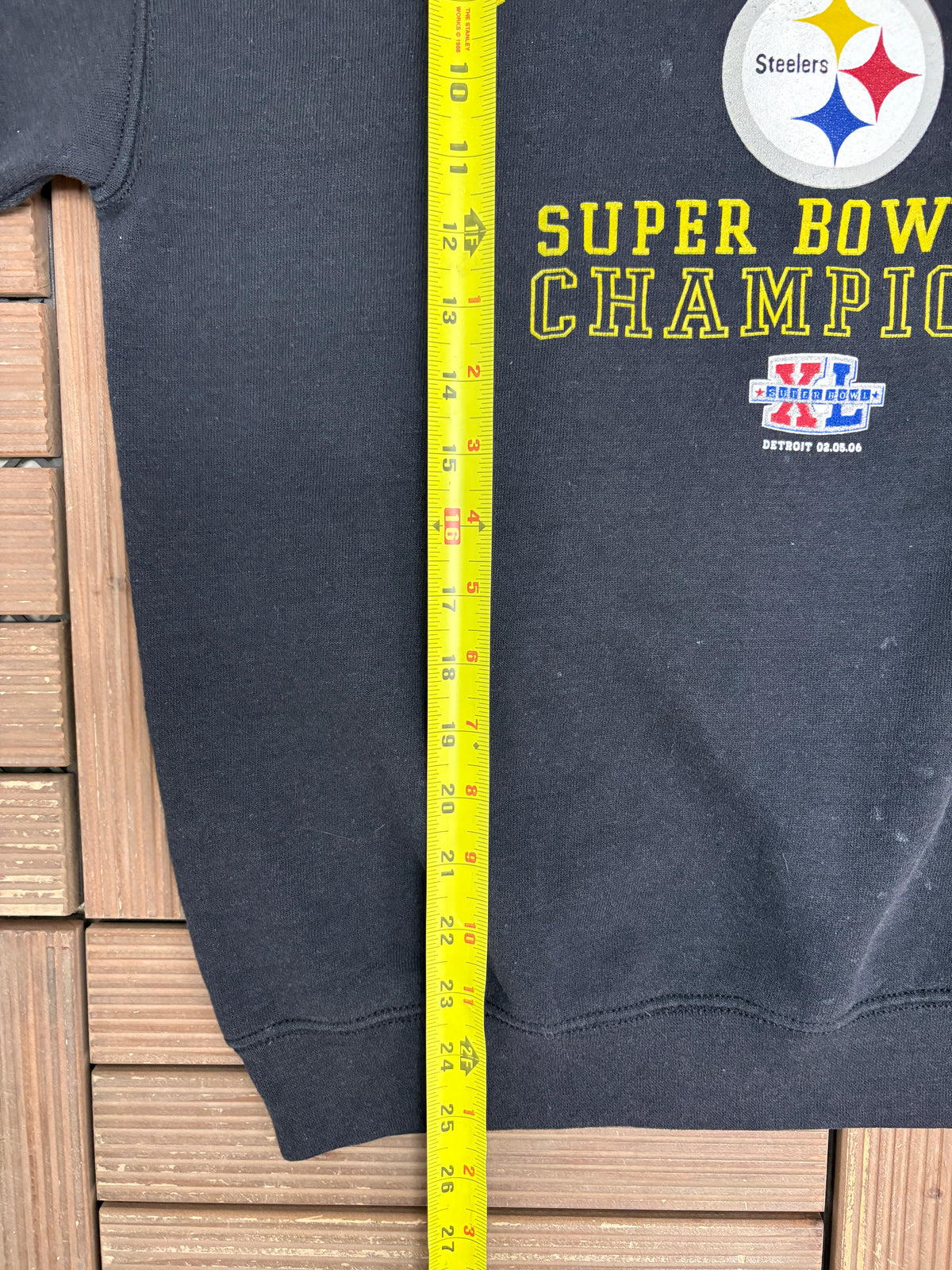 Pittsburgh Steelers Super Bowl XL Champions Graphic Crewneck | Size Medium | Vintage 2000s Football Black Sweater |