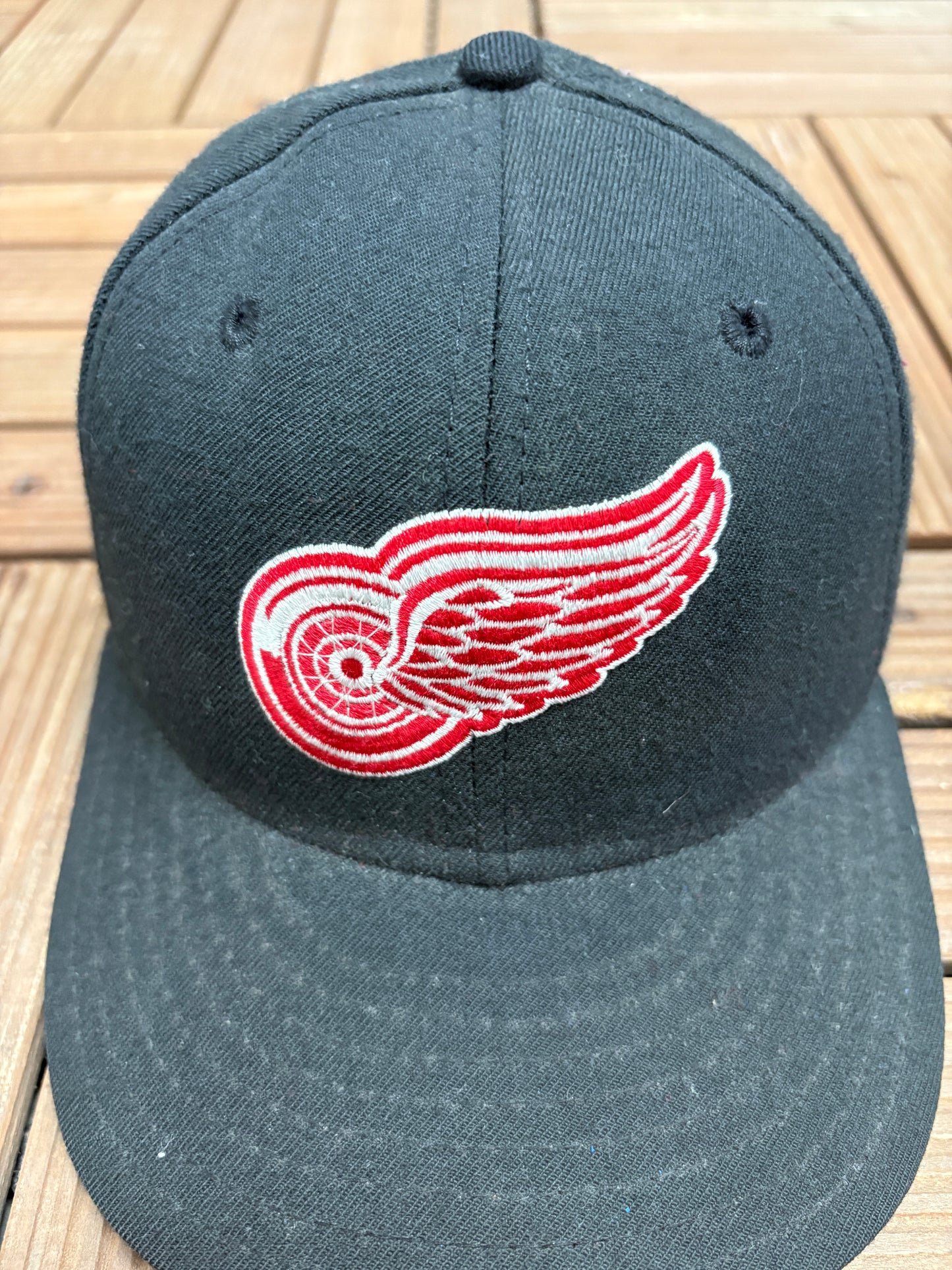 Detroit Red Wings Embroidered Graphic Hat | Size 6 7/8 | Vintage 1990s NHL Hockey Black Cap |