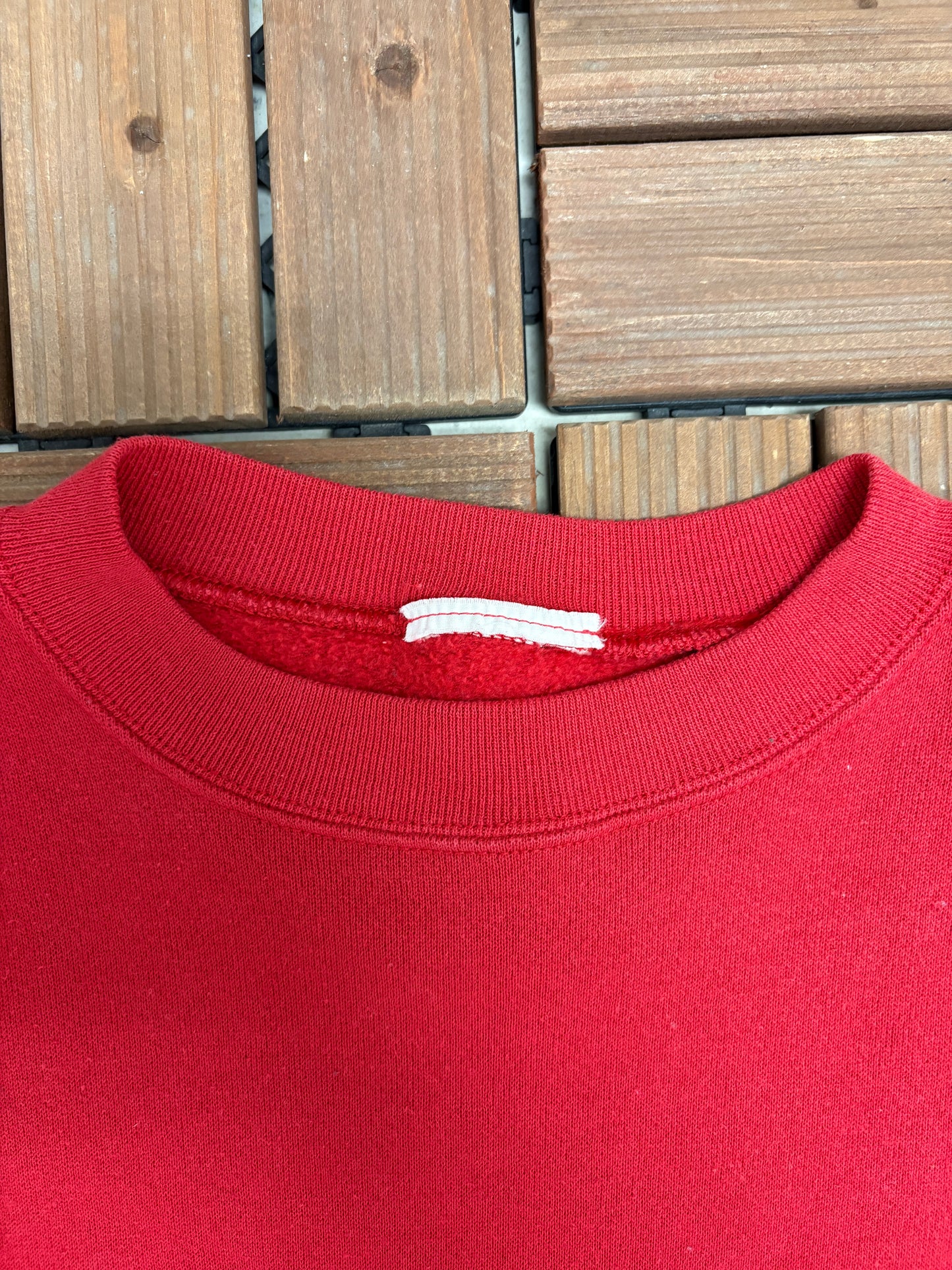 Lucy Embroidered Graphic Crewneck | Size Large | Vintage 1990s Peanuts Cartoon Red Sweater |