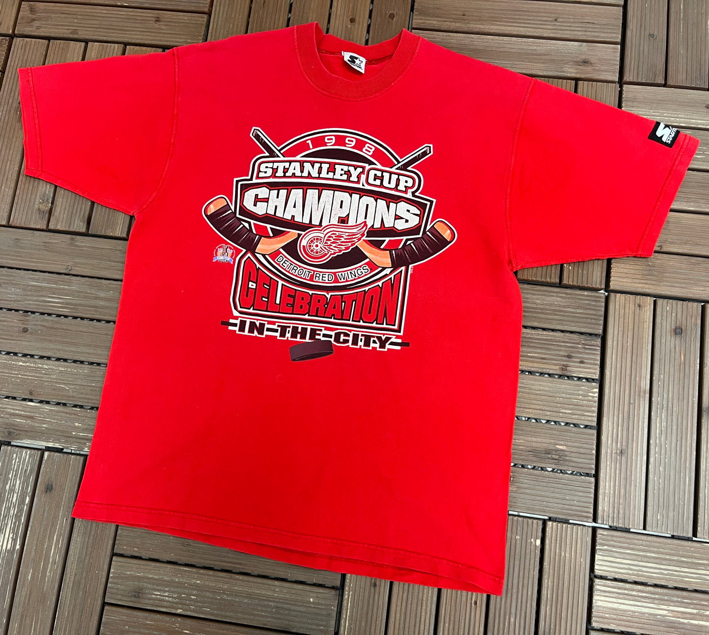 Detroit Red Wings Stanley Cup Champions 1998 Graphic Tee | Size Large | Vintage 1990s NHL Hockey Red T-Shirt |