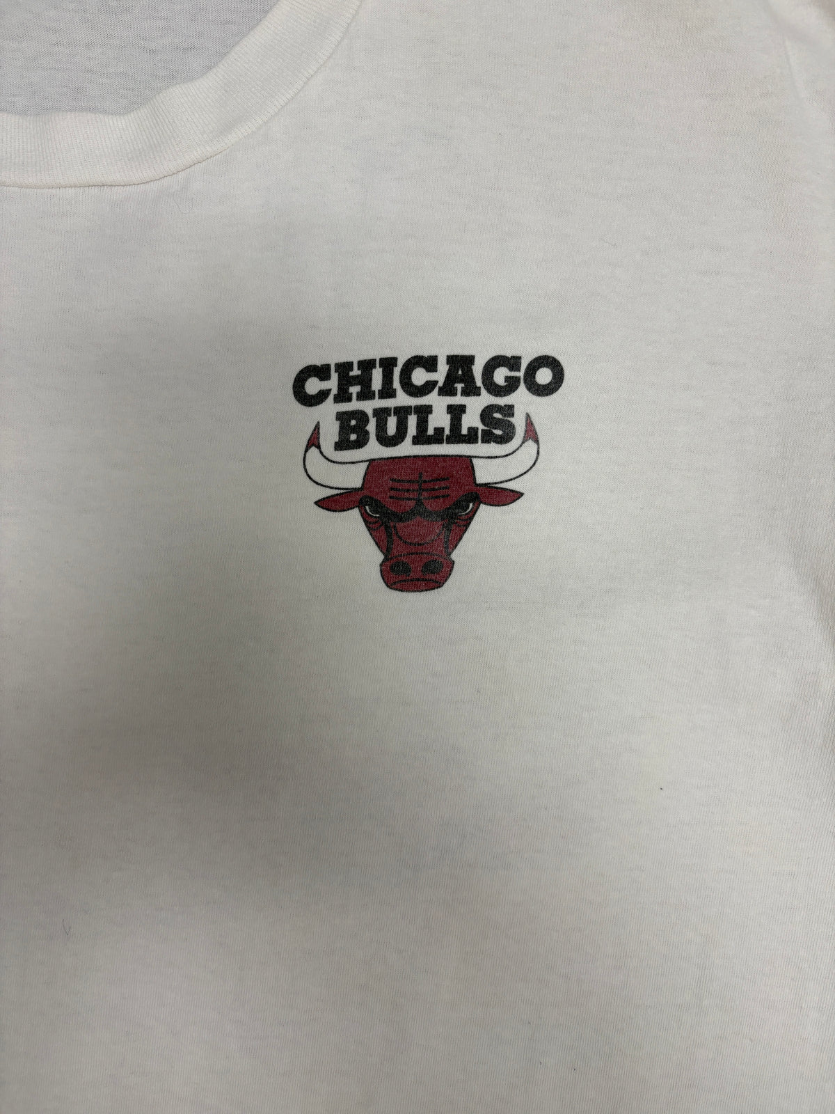 Chicago Bulls Basketball Graphic Tee | Size X-Large | Vintage 2000s NBA Basketball White Long Sleeve T-Shirt |