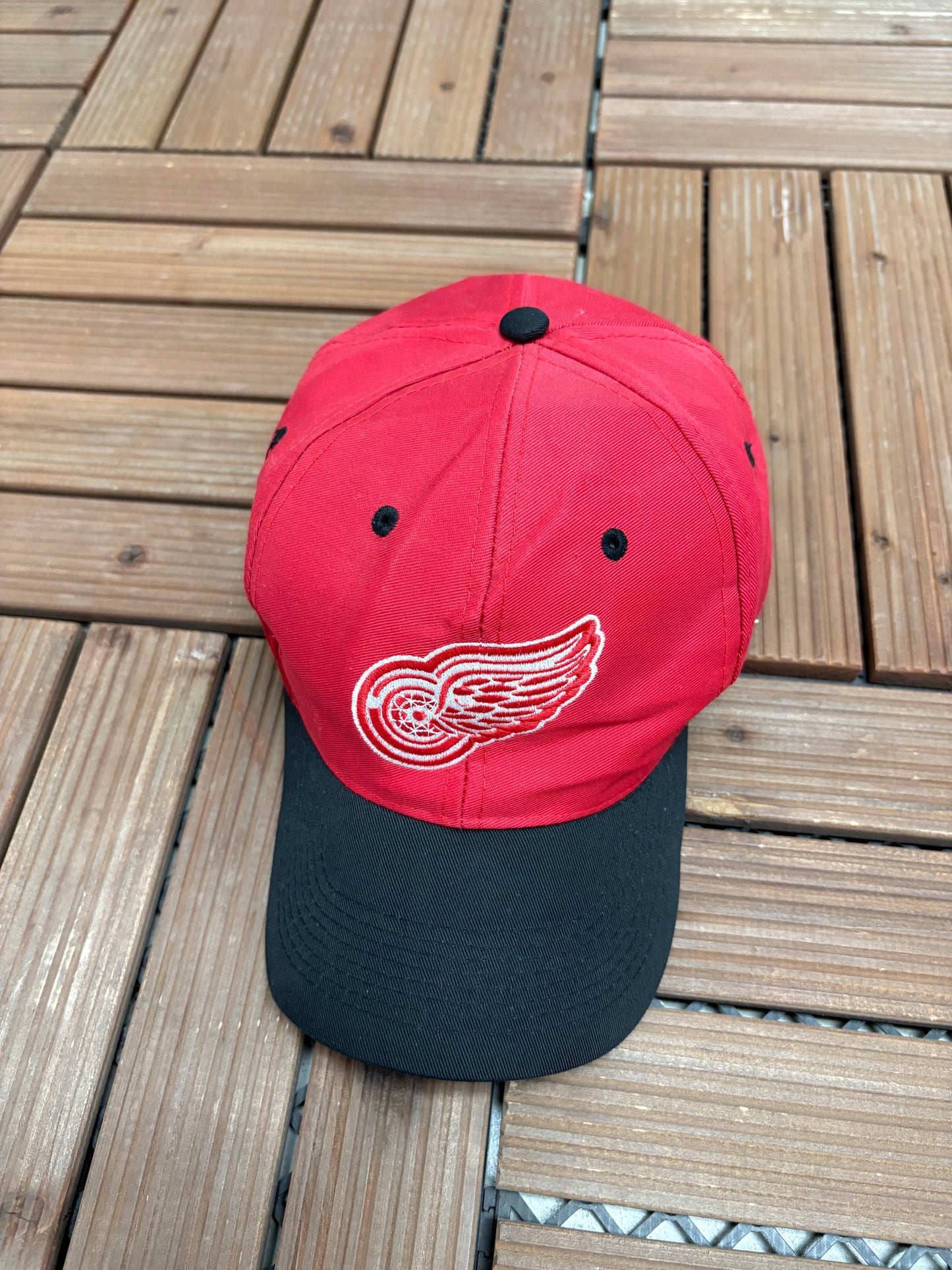 Detroit Red Wings Embroidered Graphic Hat | Snap Back | Vintage 2000s NHL Hockey Red Cap |