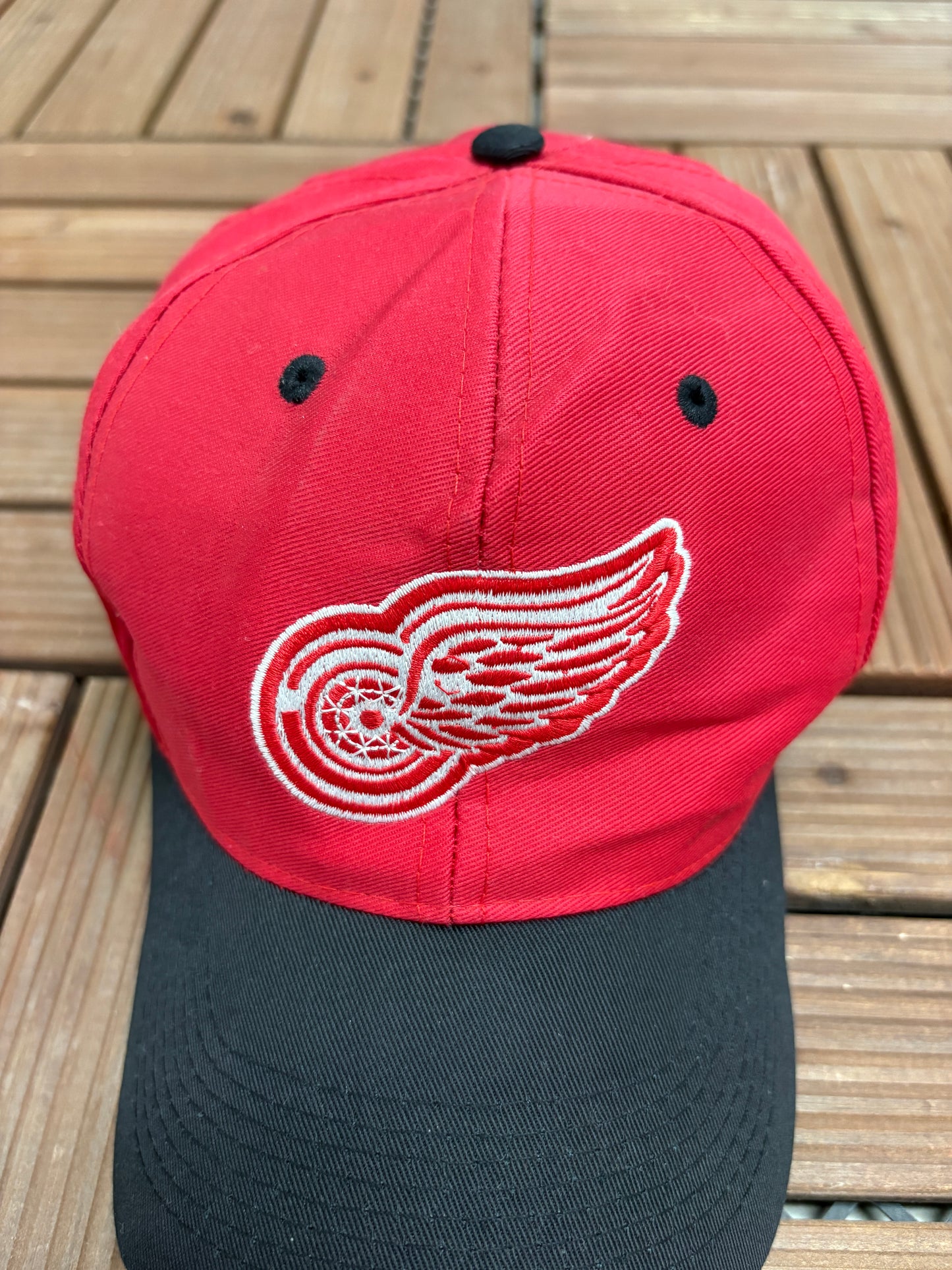 Detroit Red Wings Embroidered Graphic Hat | Snap Back | Vintage 2000s NHL Hockey Red Cap |