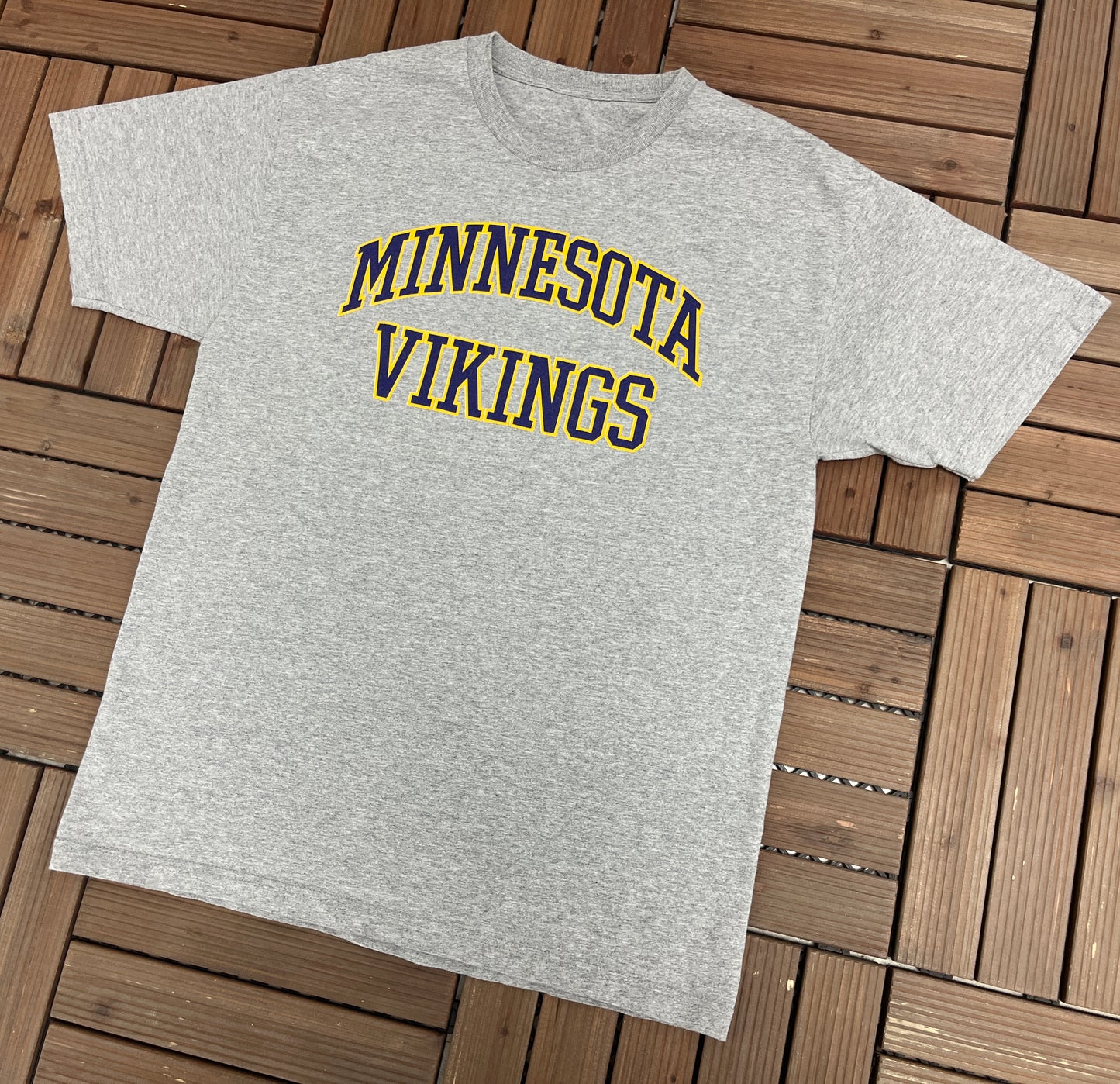 Minnesota Vikings Spell Out Graphic Tee | Size Large | Vintage 2000s NFL Football Grey T-Shirt |