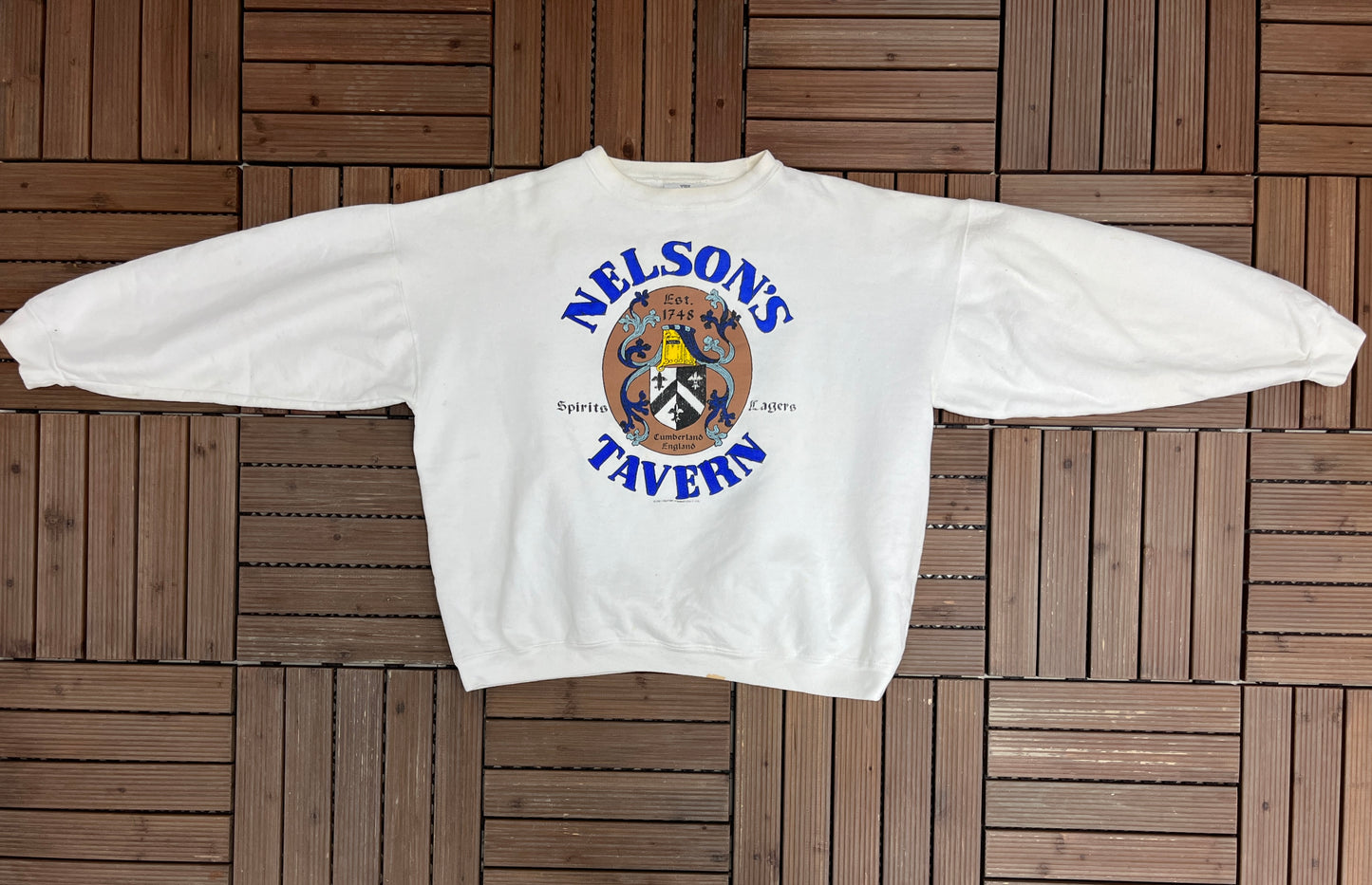 Nelson's Tavern Cumberland, England Graphic Crewneck | Size X-Large | Vintage 1990s Promotional White Sweater | Made in USA |