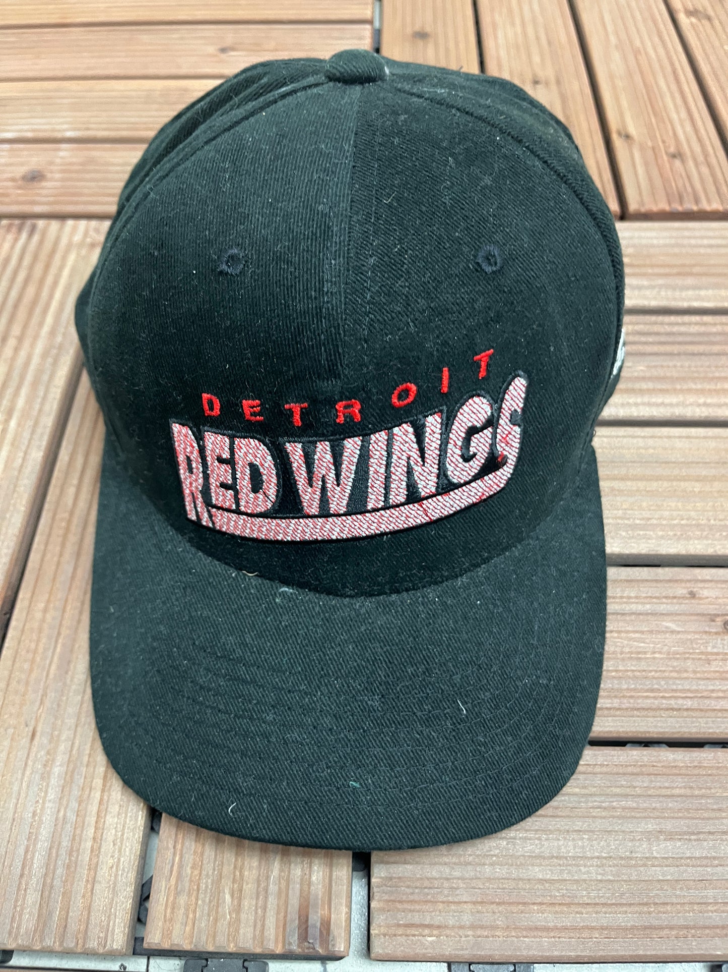 Detroit Red Wings Embroidered Graphic Hat | Snap Back | Vintage 1990s NHL Hockey Black Cap |