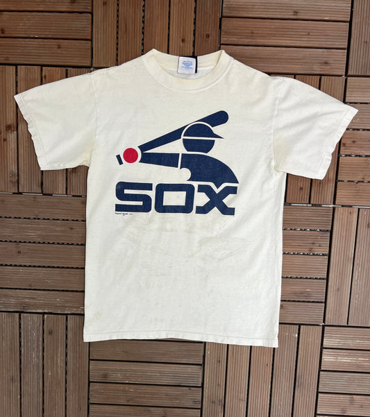 Chicago White Sox Graphic Tee | Size Medium | Vintage 2000s MLB Baseball White T-Shirt |