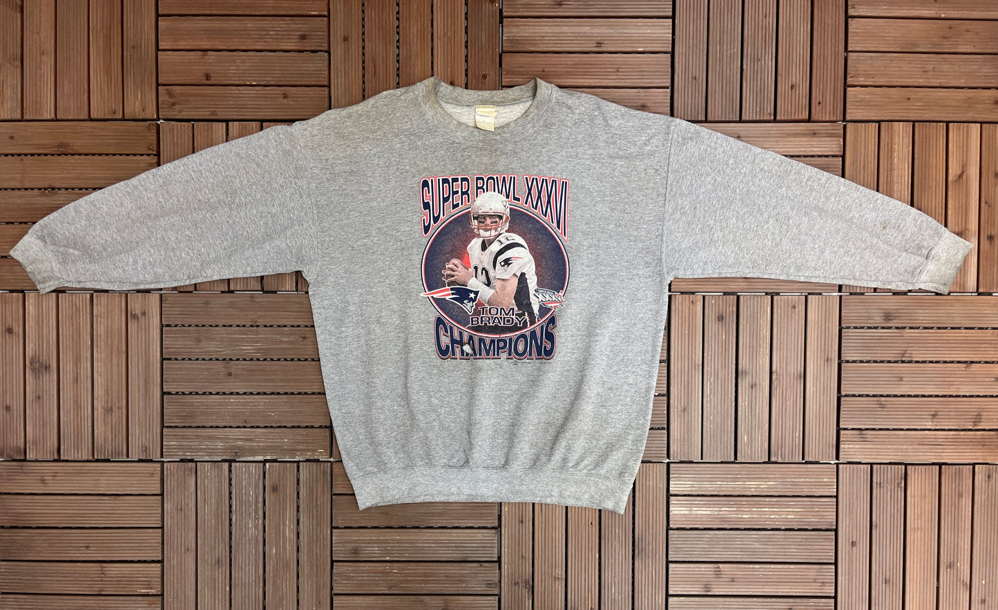 New England Patriots Super Bowl XXXVI Graphic Crewneck | Size X-Large | Vintage 2000s NFL Football Grey Sweater |