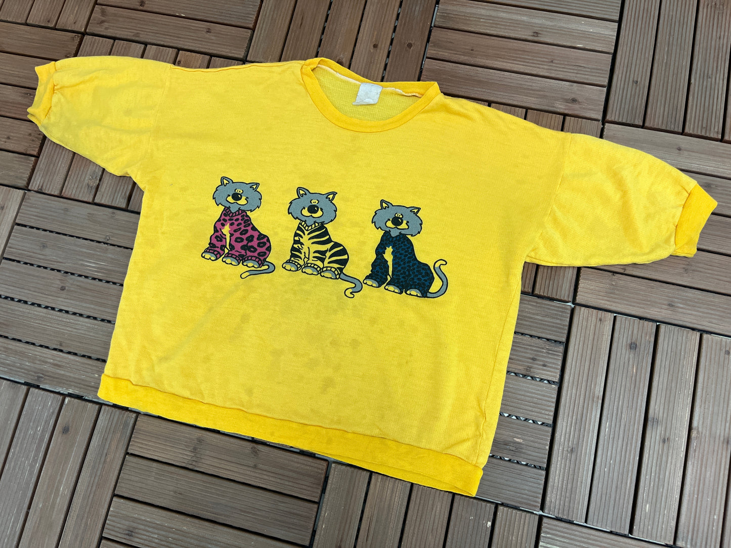 Three Kittens Graphic Tee | Size Large | Vintage 1990s Cute Animal Yellow Sweater T-Shirt