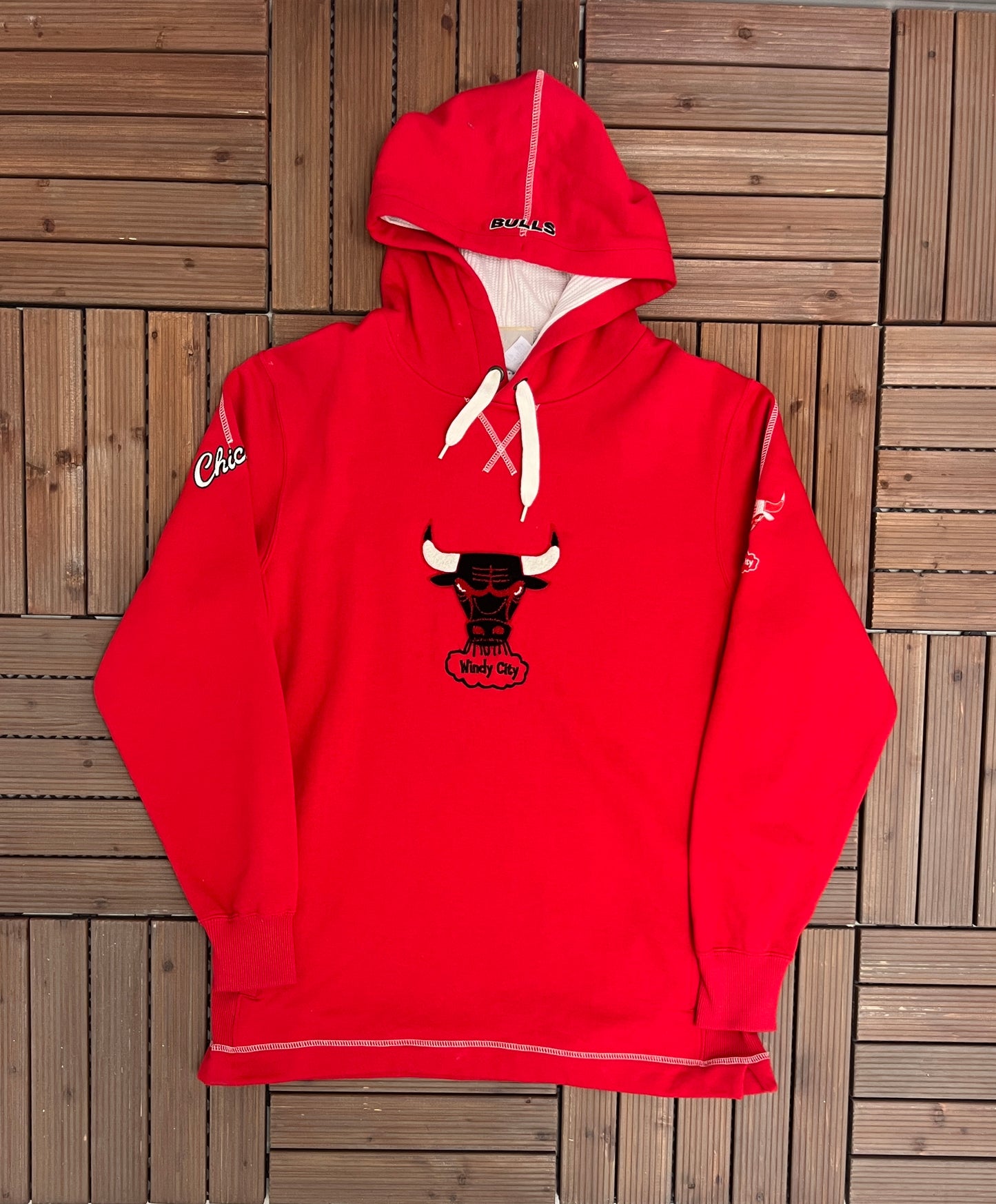 Chicago Bulls Windy City Stitched Graphic Hoodie | Size Medium | Vintage 2000s NBA Basketball Red Sweatshirt | Free Shipping to USA |