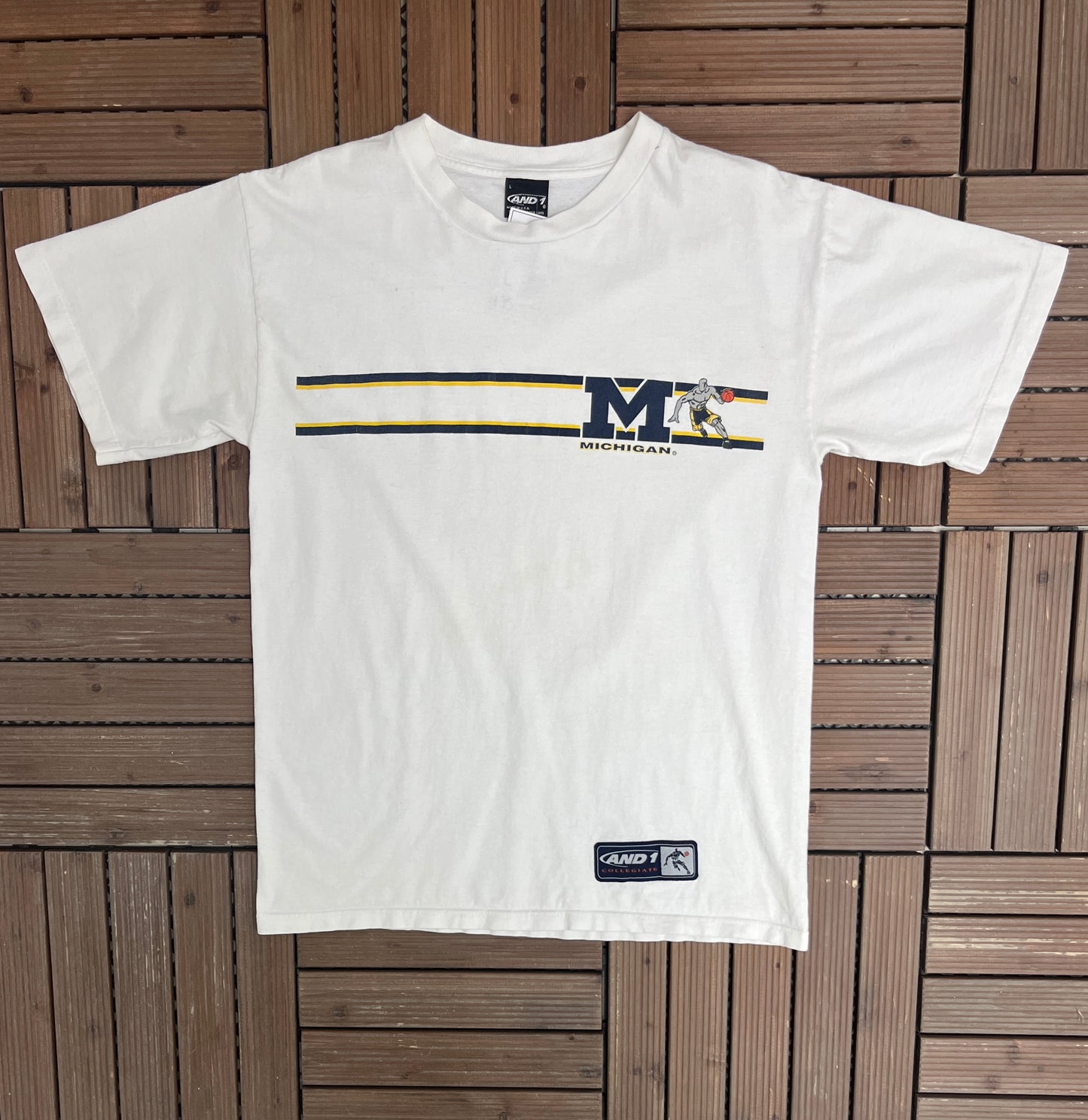 Michigan Wolverines Basketball AND1 Graphic Tee | Size Large | Vintage 1990s College Basketball White T-Shirt |