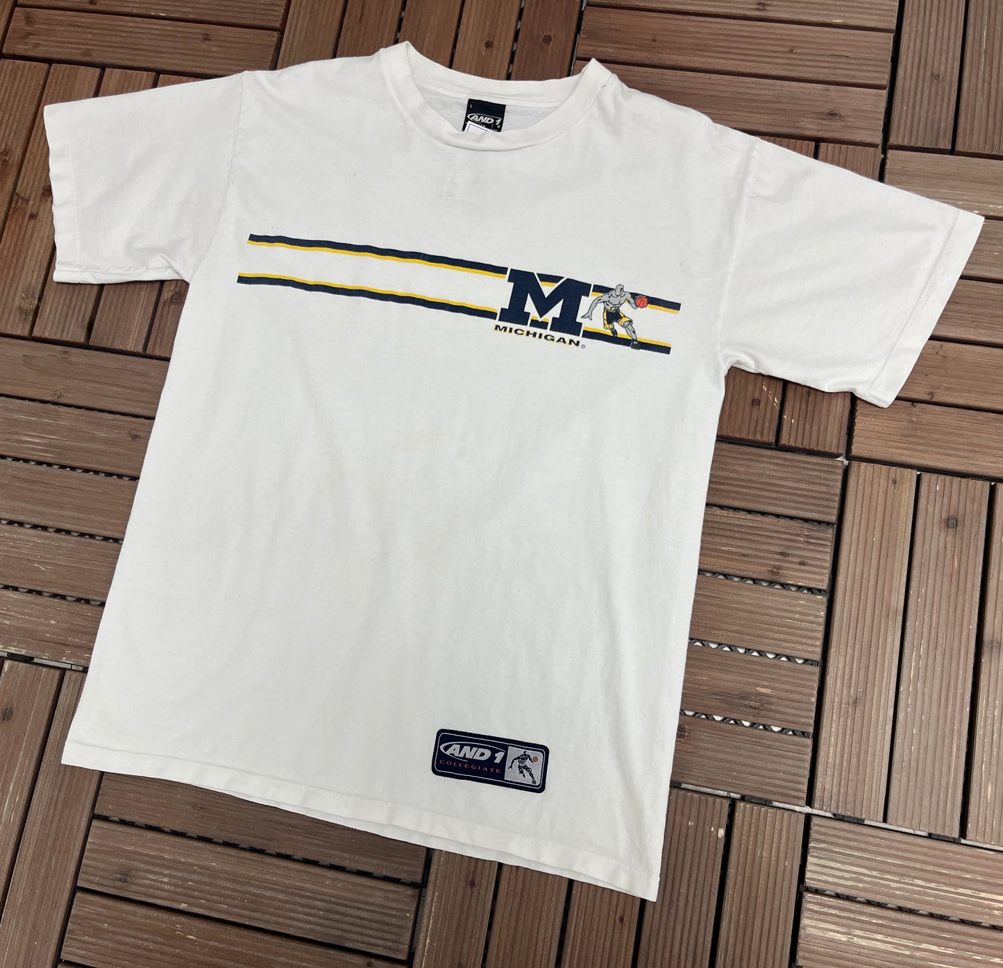 Michigan Wolverines Basketball AND1 Graphic Tee | Size Large | Vintage 1990s College Basketball White T-Shirt |