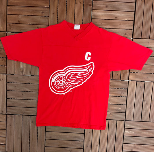 Detroit Red Wings Steve Yzerman Graphic Tee | Size Large | Vintage 1990s NHL Hockey Jersey Style Red T-Shirt | Free Shipping to USA |