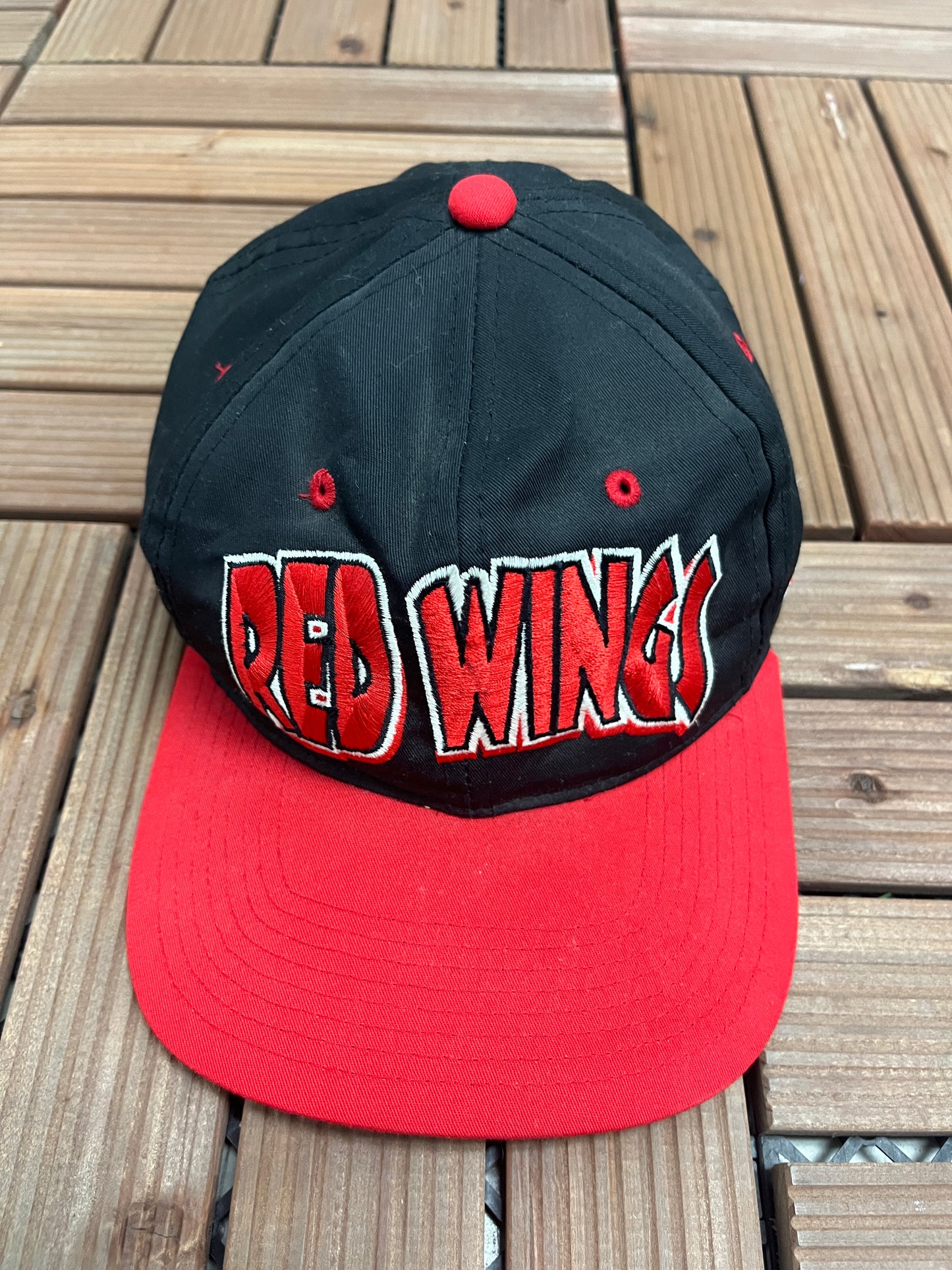 Detroit Red Wings Embroidered Graphic Hat | Snap Back | Vintage 1990s NHL Hockey Black Cap |