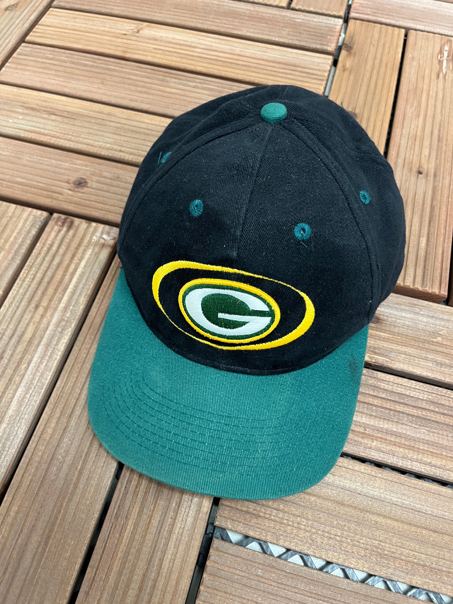 Green Bay Packers Embroidered Graphic Hat | Snap Back | Vintage 1990s NFL Football Black Cap |