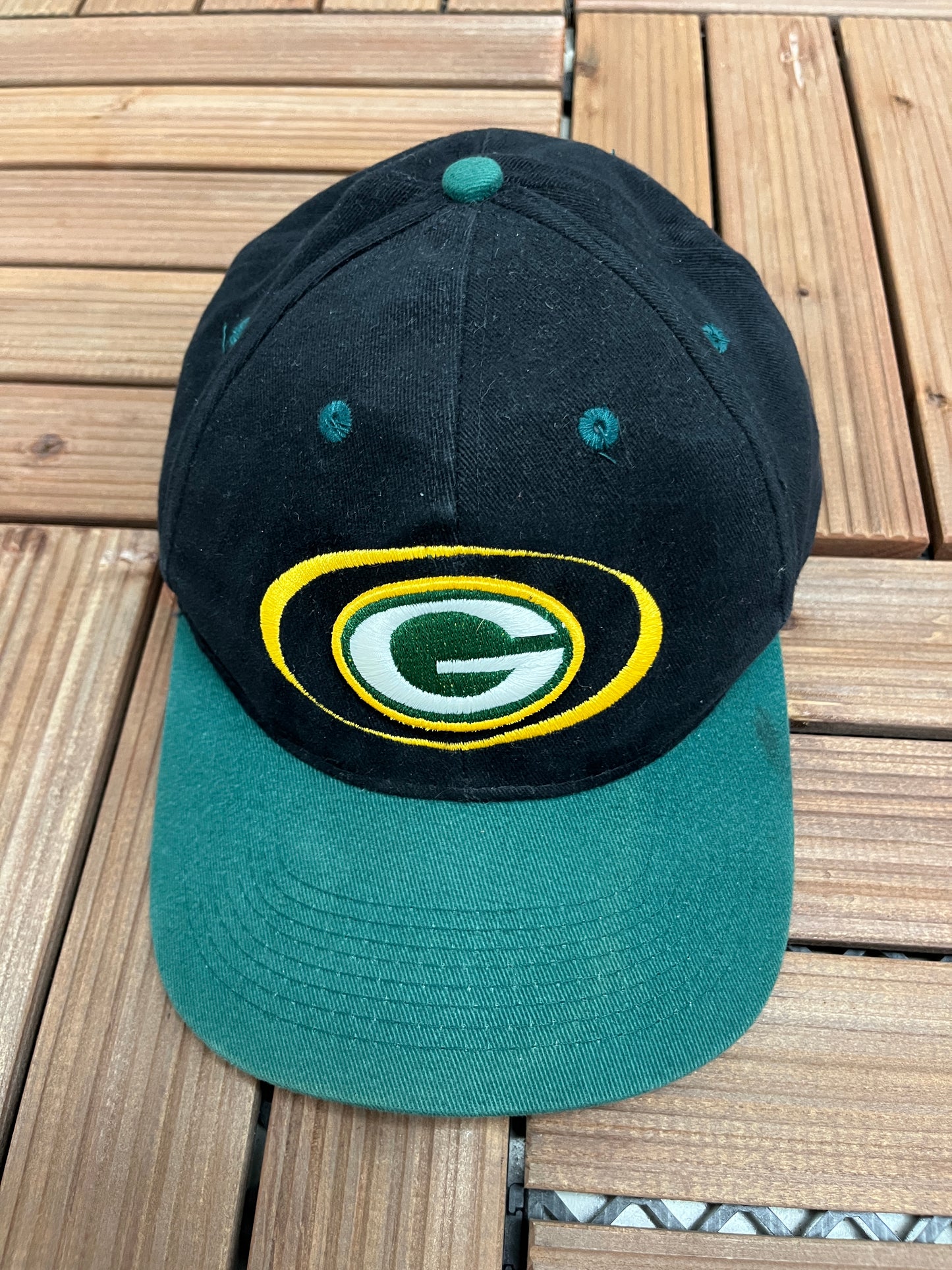 Green Bay Packers Embroidered Graphic Hat | Snap Back | Vintage 1990s NFL Football Black Cap |