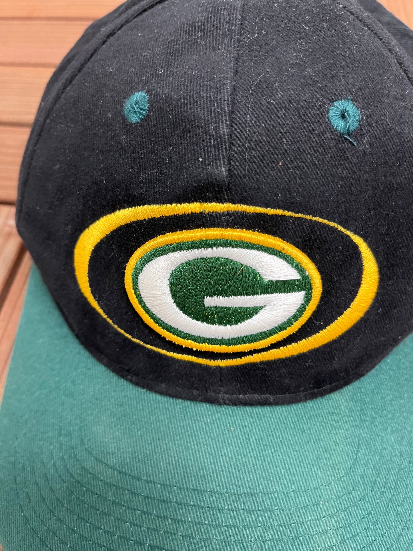 Green Bay Packers Embroidered Graphic Hat | Snap Back | Vintage 1990s NFL Football Black Cap |