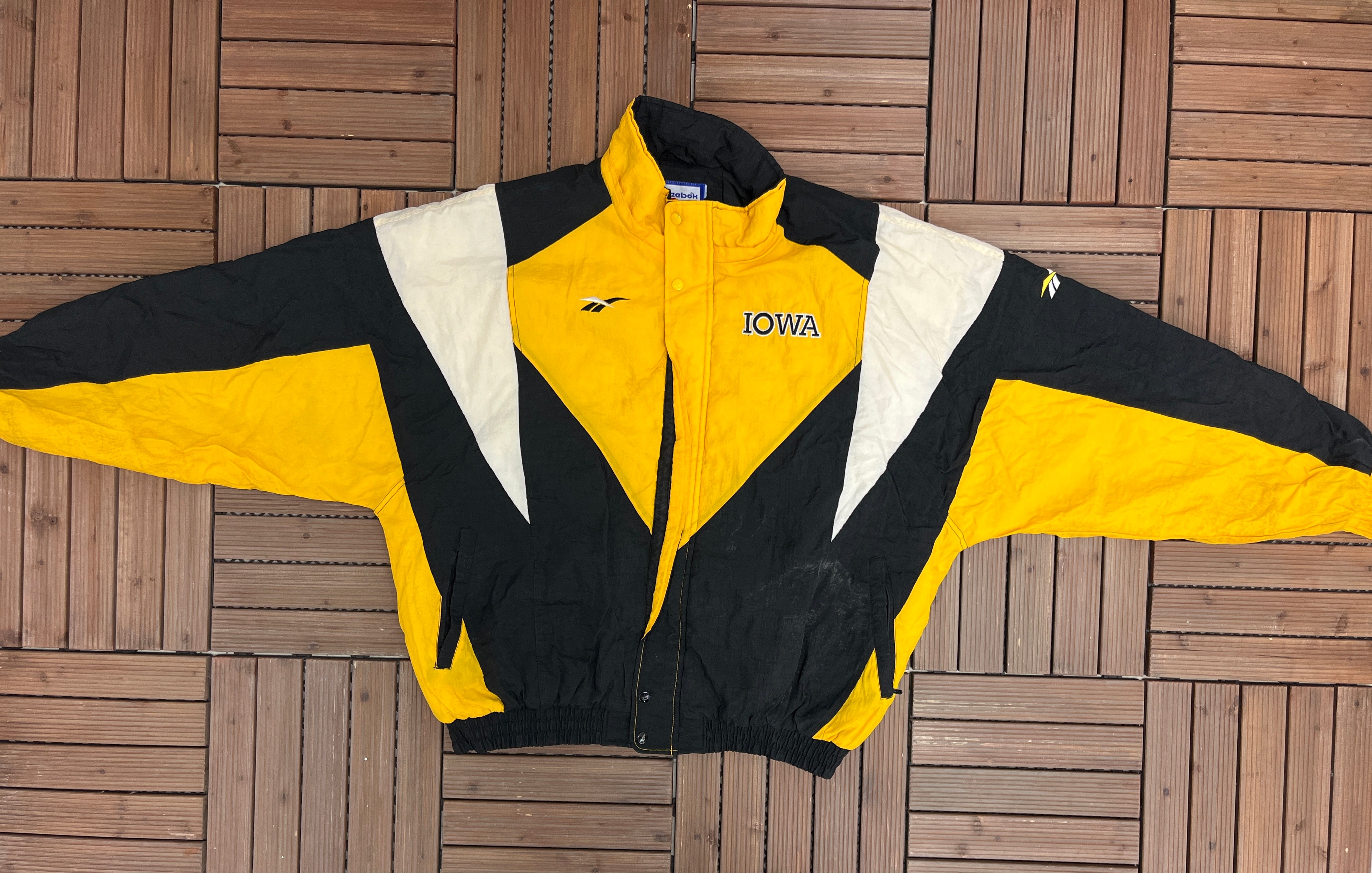 Iowa Hawkeyes Embroidered Graphic Jacket | Size XX-Large | Vintage