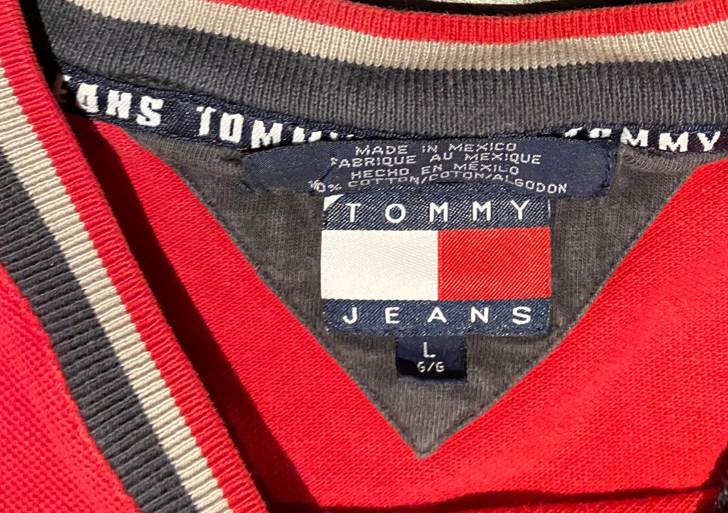 Tommy Hilfiger Colour Blocked Tee | Size Large | Vintage 1990s Style Retro Tommy T-Shirt | Embroidered Logo | Free Shipping to USA |