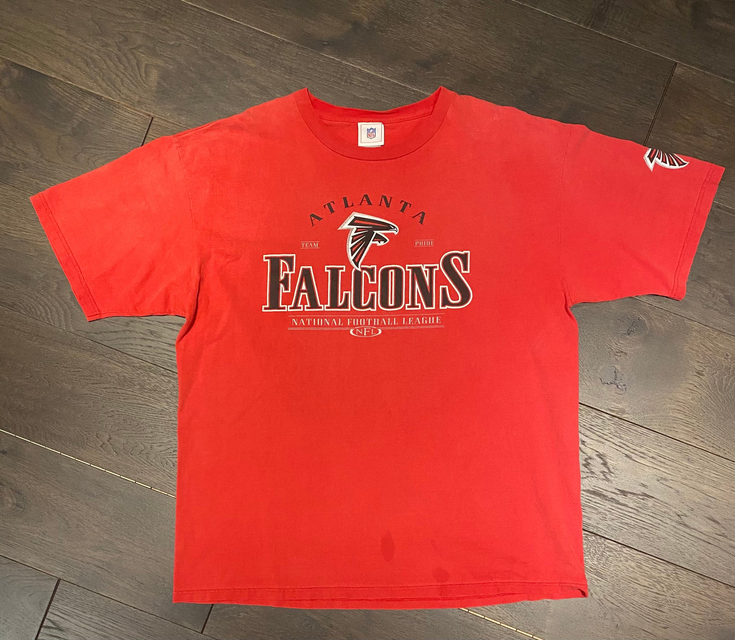 Atlanta Falcons NFL Football Graphic Tee | Size XL | Vintage 2000s Football Red T-Shirt | 100% Cotton Tee | Free Shipping to USA |