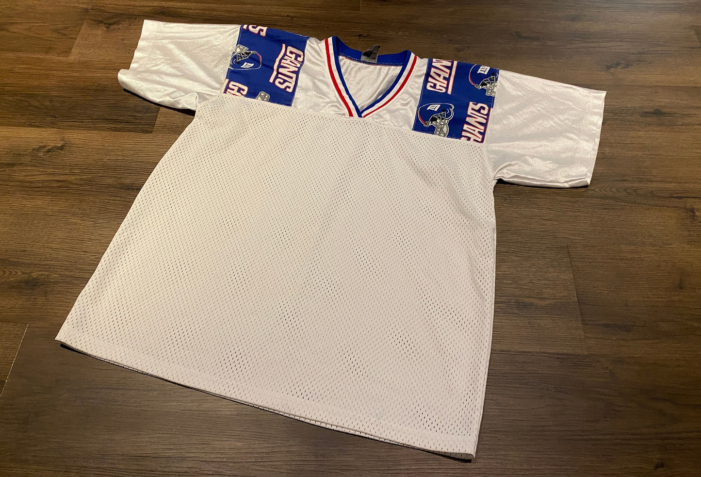 New York Giants Shoulder Logo Football Jersey | Size Large | Vintage 1990s White NFL Football Jersey | Free Shipping to USA |