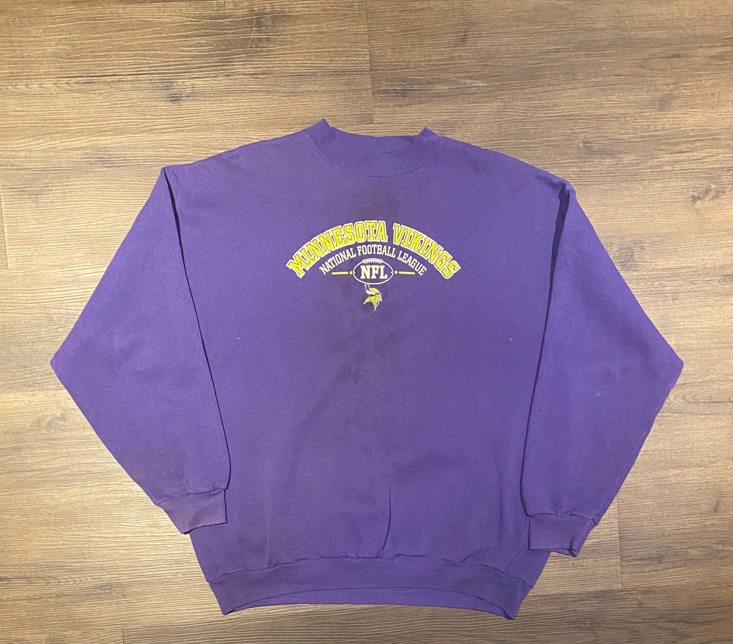 Minnesota Vikings Graphic Crewneck | Size X-Large | Vintage 1990s Football Purple Sweater | Logo Athletic Tag | Free Shipping to USA |