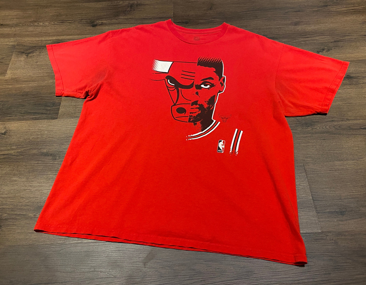 Chicago Bulls Dennis Rodman Graphic Tee | Size XL | Vintage 2000s NBA Basketball Red T-Shirt | Free Shipping to USA |