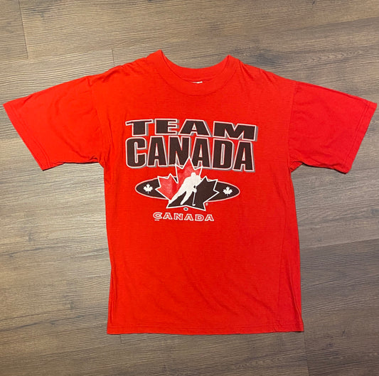 Team Canada Hockey Graphic Tee | Size Small | Vintage 2000s Retro Team Canada Red T-Shirt | CGW Sportswear Tag | Free Shipping to USA|