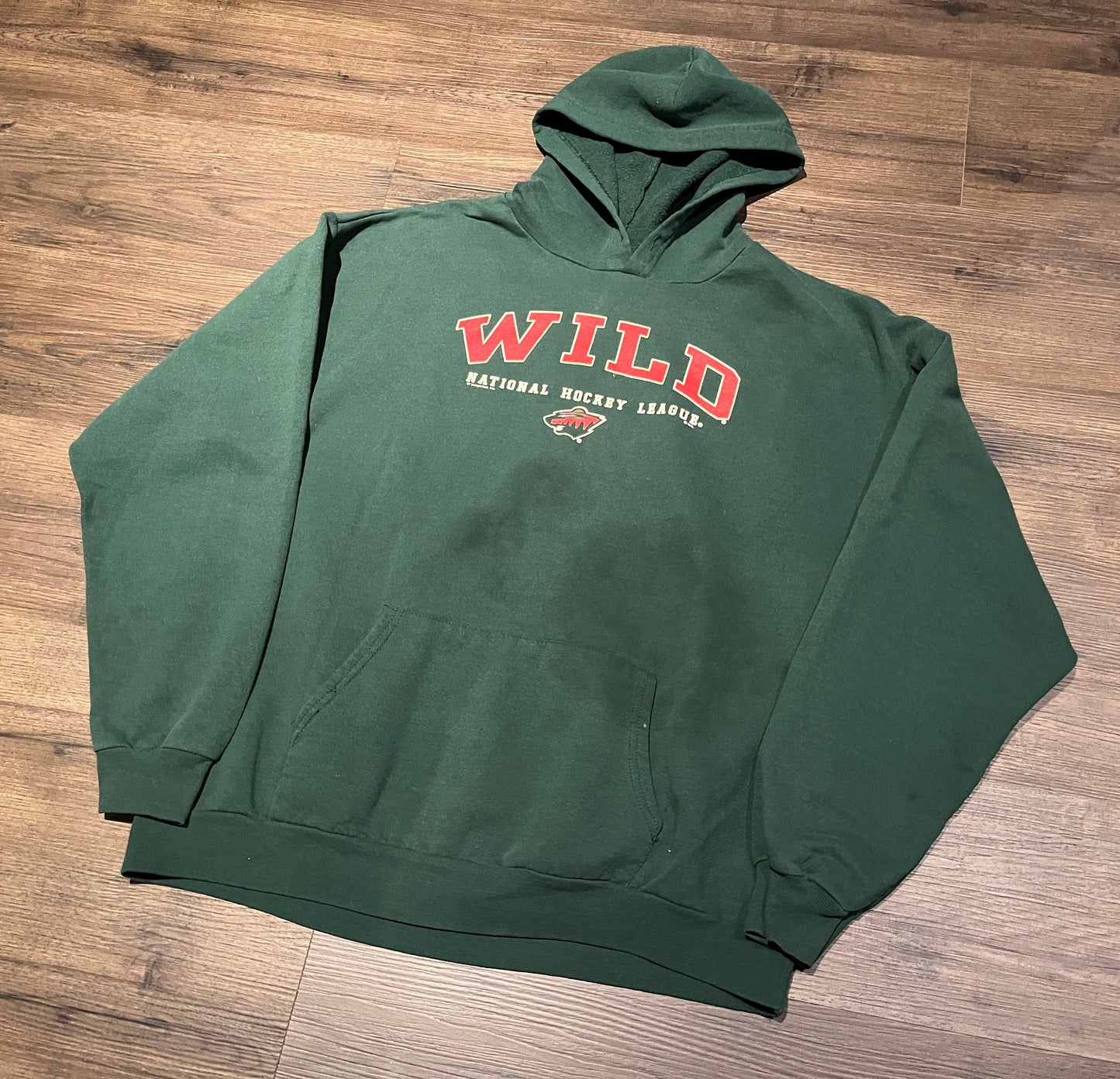 Minnesota Wild Hockey Graphic Hoodie | Size Medium | Vintage 2000s NHL Hockey Green T-Shirt | CSA Neck Tag | Free Shipping to USA |