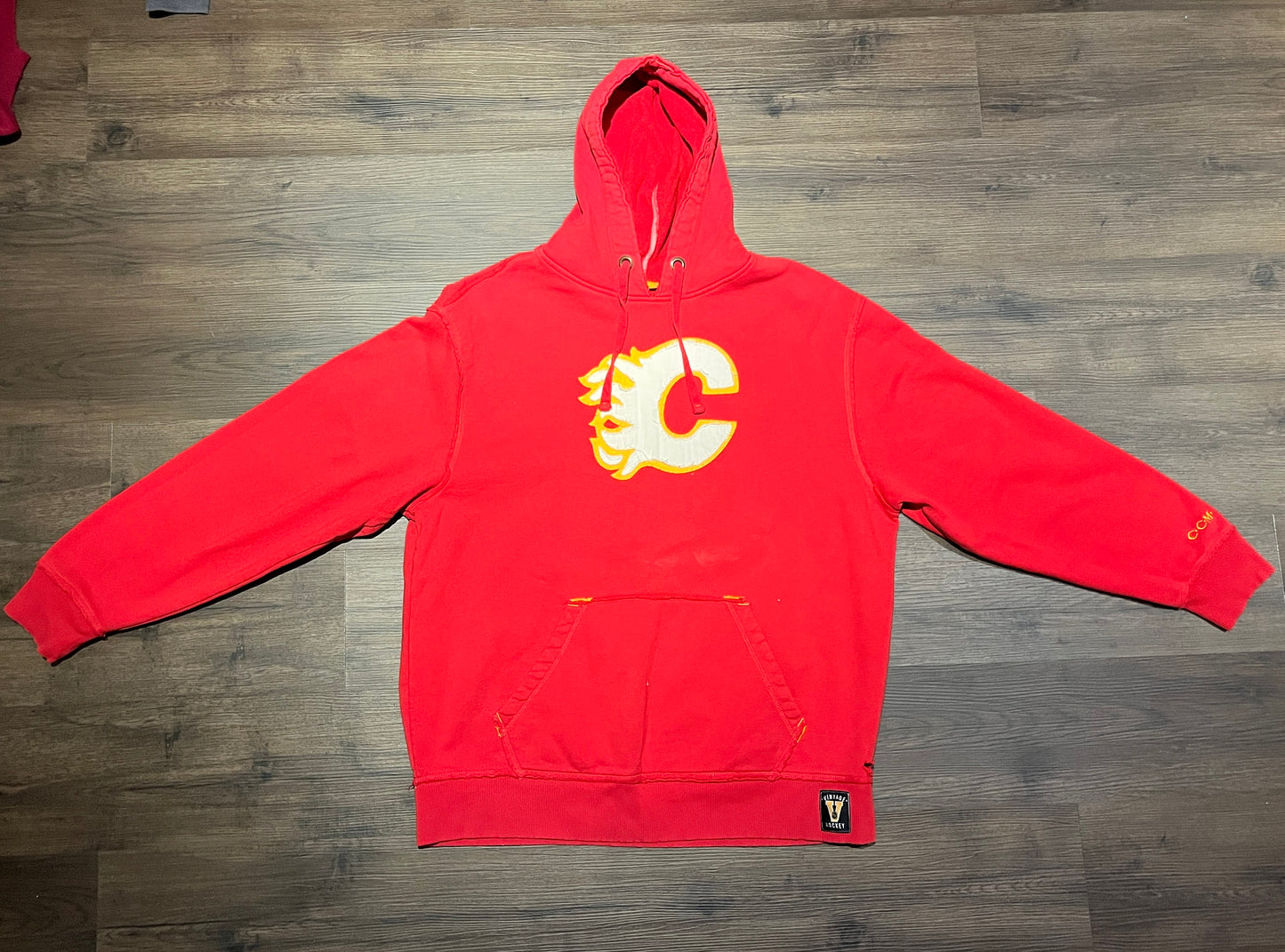 Calgary Flames Stitched Logo Graphic Hoodie | Size X-Large | Vintage 2000s NHL Hockey Red Sweatshirt | Free Shipping to USA |