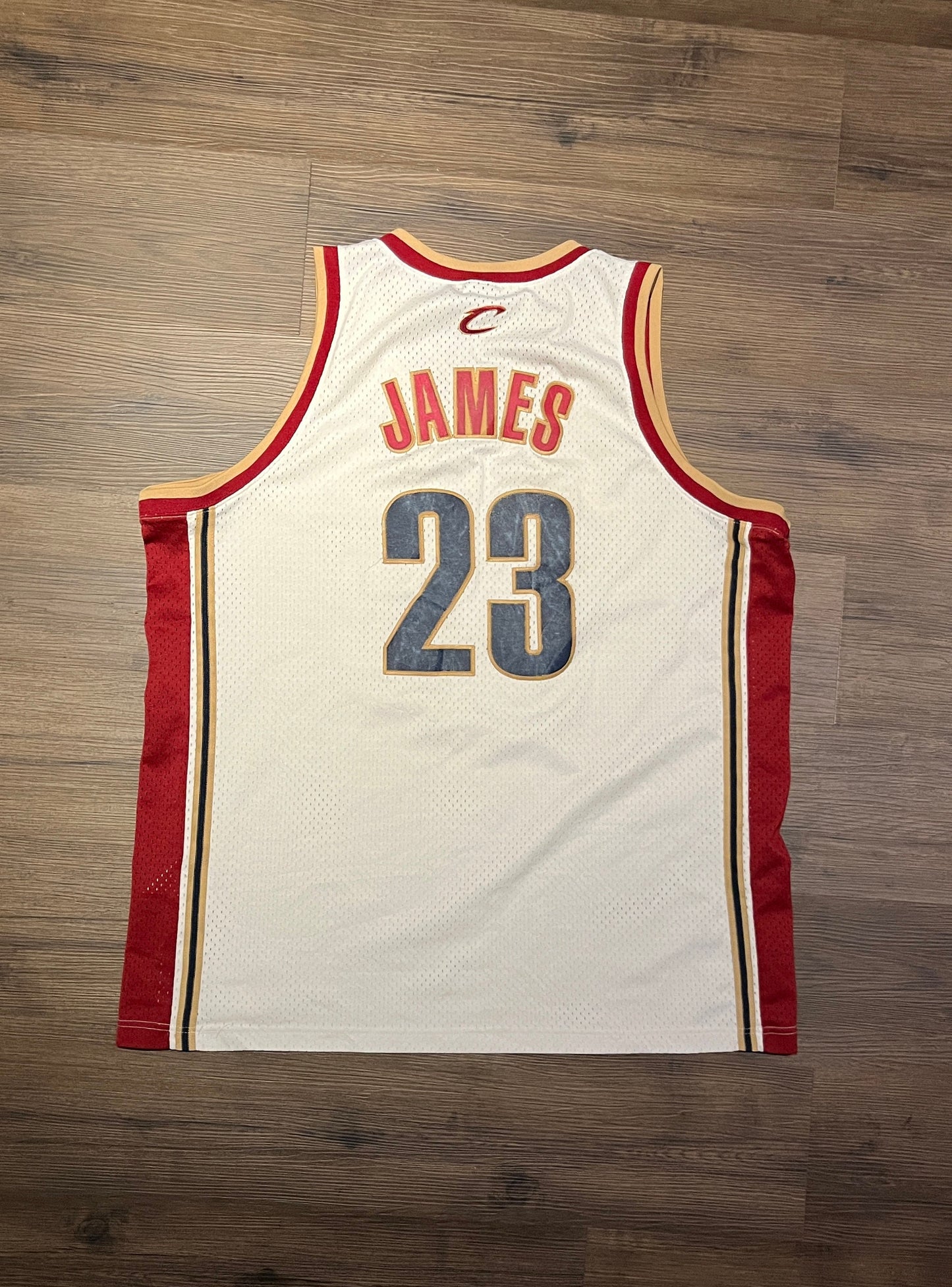 Cleveland Cavaliers LeBron James NBA Basketball Jersey | Size XX-Large | Vintage 2000s Nike White Jersey | Free Shipping to USA |