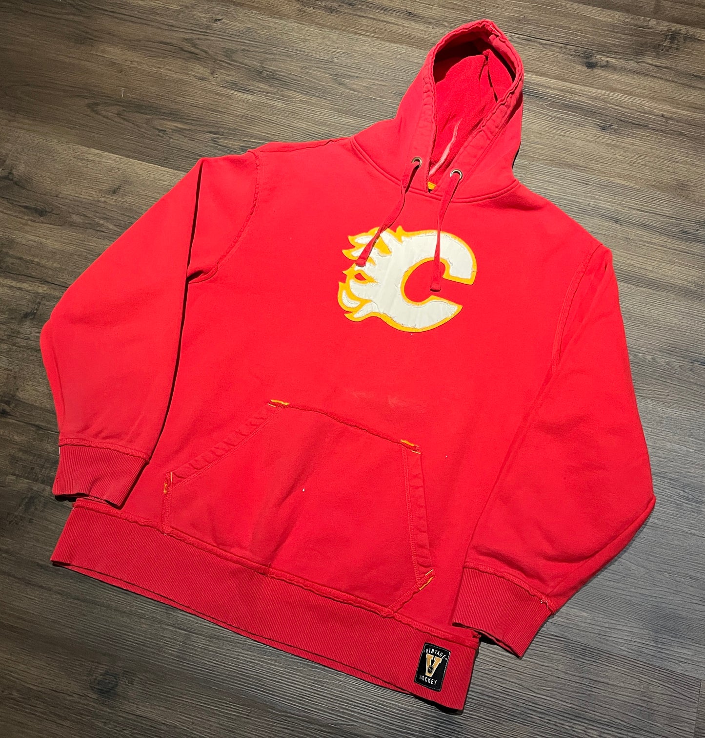 Calgary Flames Stitched Logo Graphic Hoodie | Size X-Large | Vintage 2000s NHL Hockey Red Sweatshirt | Free Shipping to USA |