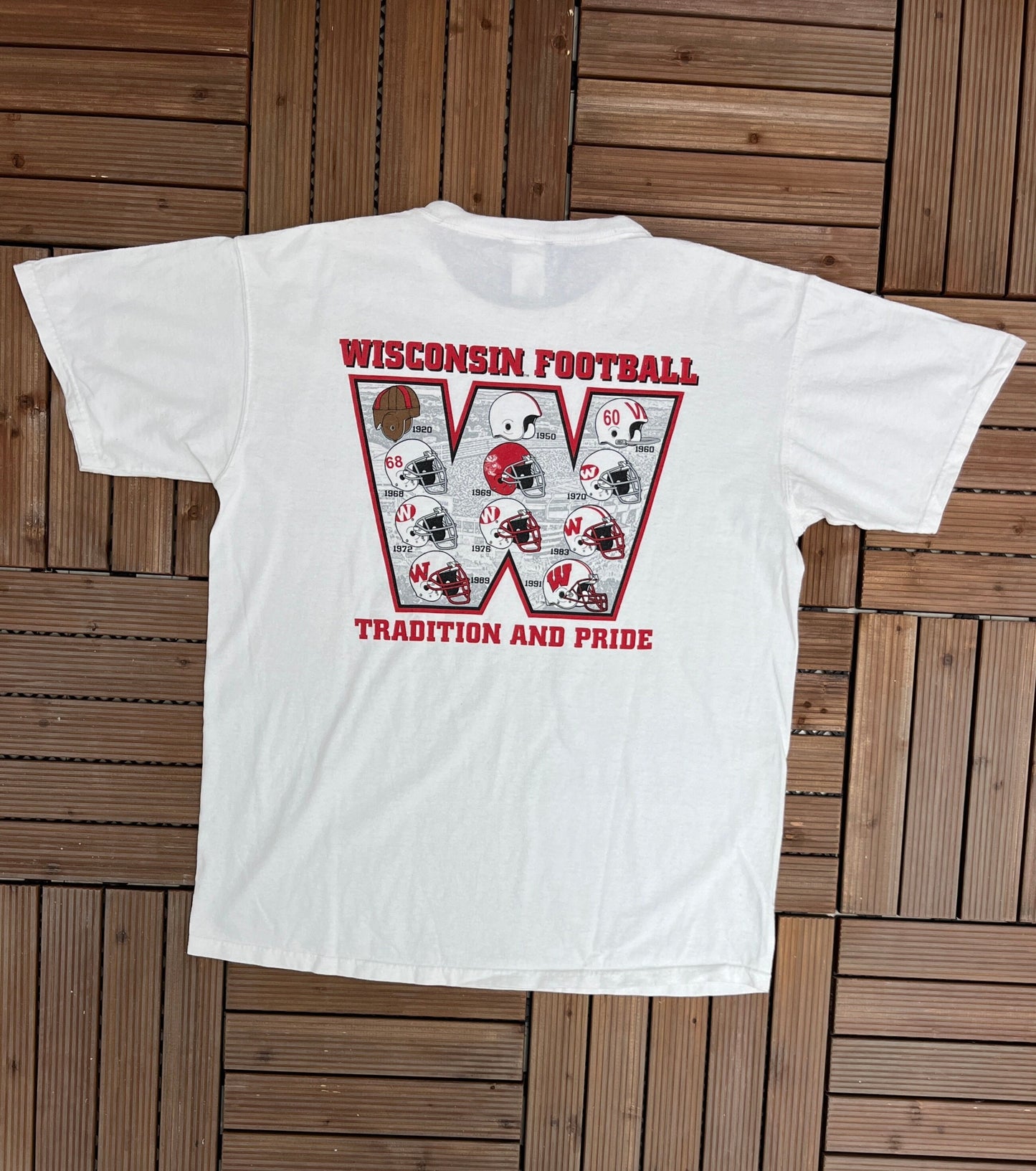 Wisconsin Badgers Tradition & Pride Graphic Tee | Size Large | Vintage 2000s College Football White T-Shirt | Free Shipping to USA |